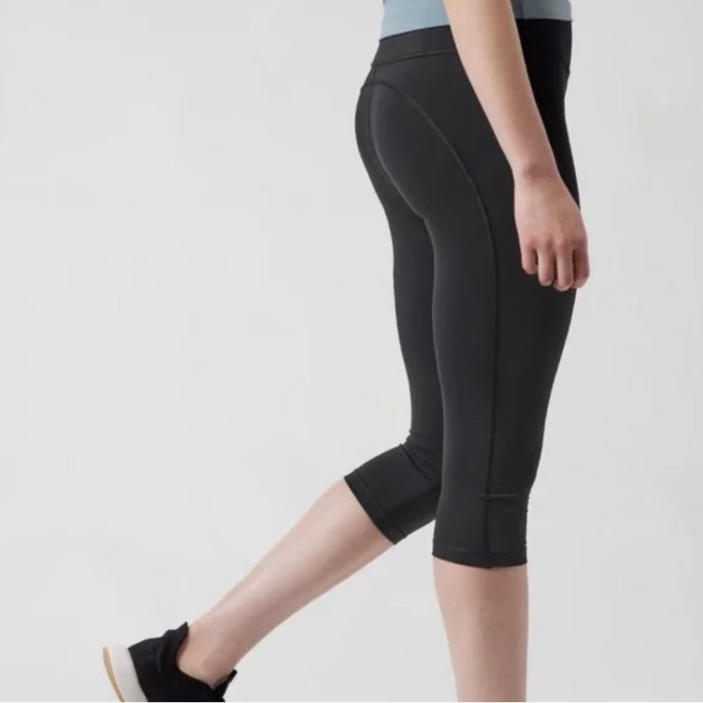 Athleta Accelerate Crop Sz M